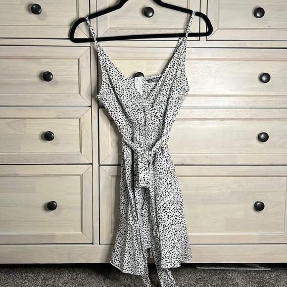 Wrap waist and tie back - Picture 1 of 3